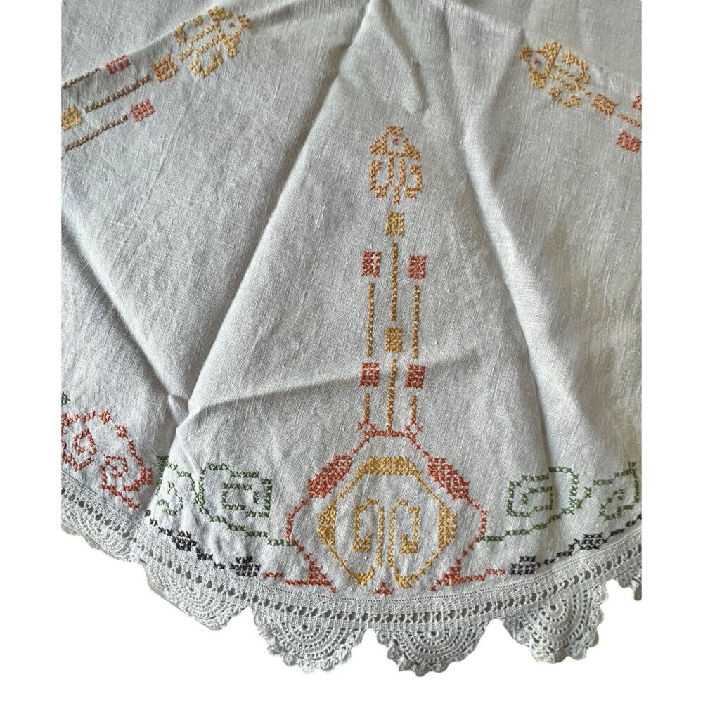 Round Embroidered Tablecloth Cross-Stitch Crocheted Scalloped Edges 38.5 Dia VTG - Picture 3 of 10